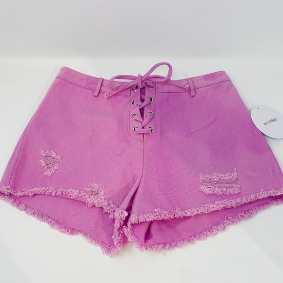 EN CREME**Gorgeous Pink Denim Shorts**Sm.. $67 - Picture 3 of 6